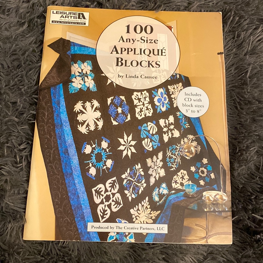 “100 Any-size Appliqué Blocks” book